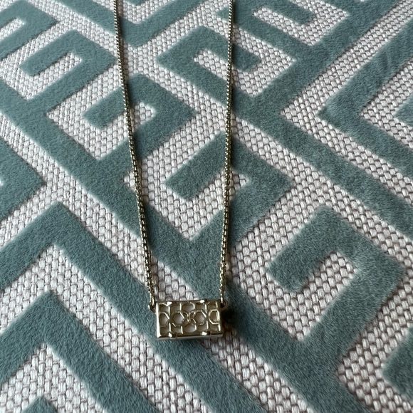 Kendra Scott Mother of Pearl Pendant Necklace - Picture 3 of 5